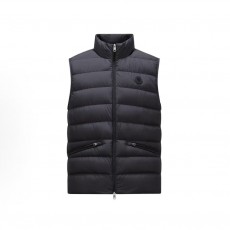 몽클레르 솔리드 슬림핏 민소매 하이넥 지퍼 베스트 남성용 블랙 (탑몽X)