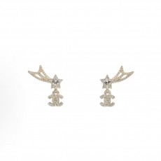 샤넬 25B 가을겨울 각인 디자인 메탈 이어스터드 유니섹스 골드