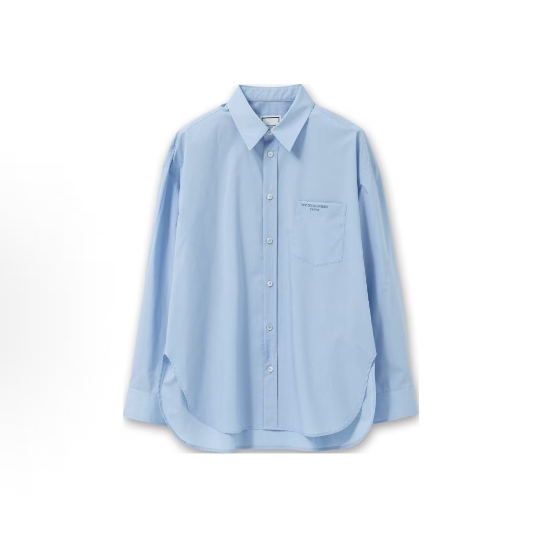 우영미 SS25 남성 가슴 포켓 칼라 긴팔 셔츠 블루