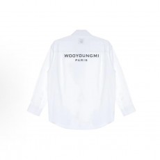 우영미 백 로고 포인트 스프레드 칼라 버튼업 긴팔 셔츠 남성 화이트
