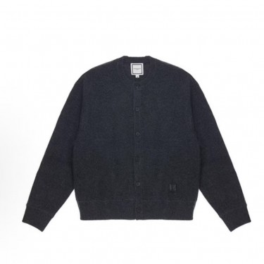 우영미 FW24 단추 포인트 솔리드 긴팔 니트 남성 그레이