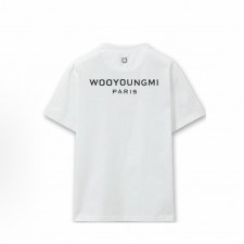 우영미 SS25 백 로고 프린트 크루넥 반팔 티셔츠 남성용 화이트