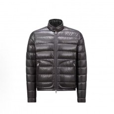 몽클레어 Acorus 컬렉션경량 포켓 구스다운 베이직 숏 기장 집업 하이넥 슬림핏 패딩 (지이공장)