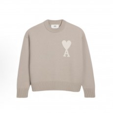 아미파리 SS24 라운드넥 하트 자수 메리노울 캐주얼 니트 스웨터 베이지 (탑아미공장)