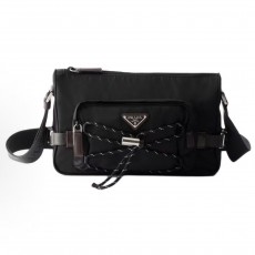 프라다 리나일론 에나멜 삼각 로고 숄더백 2VH192A