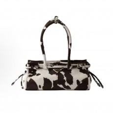 프라다 보니 골드 하드웨어 카프스킨 미디엄 숄더백 1BA426