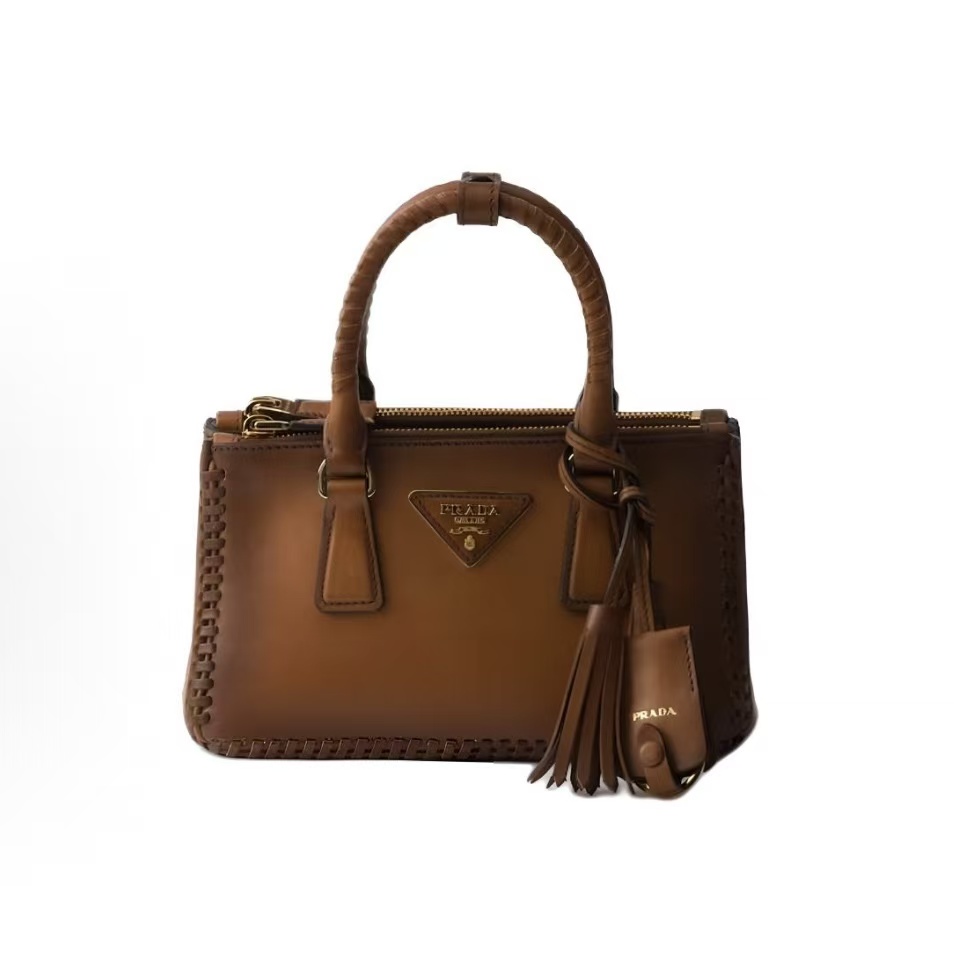프라다 갤러리아 메탈 삼각 로고 카프스킨 미니 토트백 1BA916 브라운