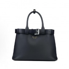 프라다 버클 엠보 레터링 로고 가죽 토트백 미디엄 1BA434 블랙