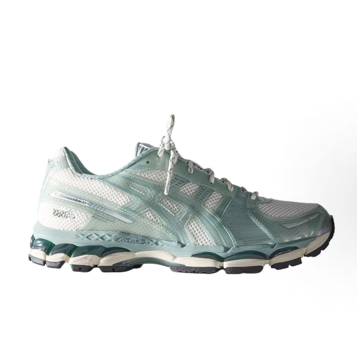 키스 x 아식스 젤 카야노 12.1 라이트 세이지 로우 러닝화1203A675-100 (ZH공장)