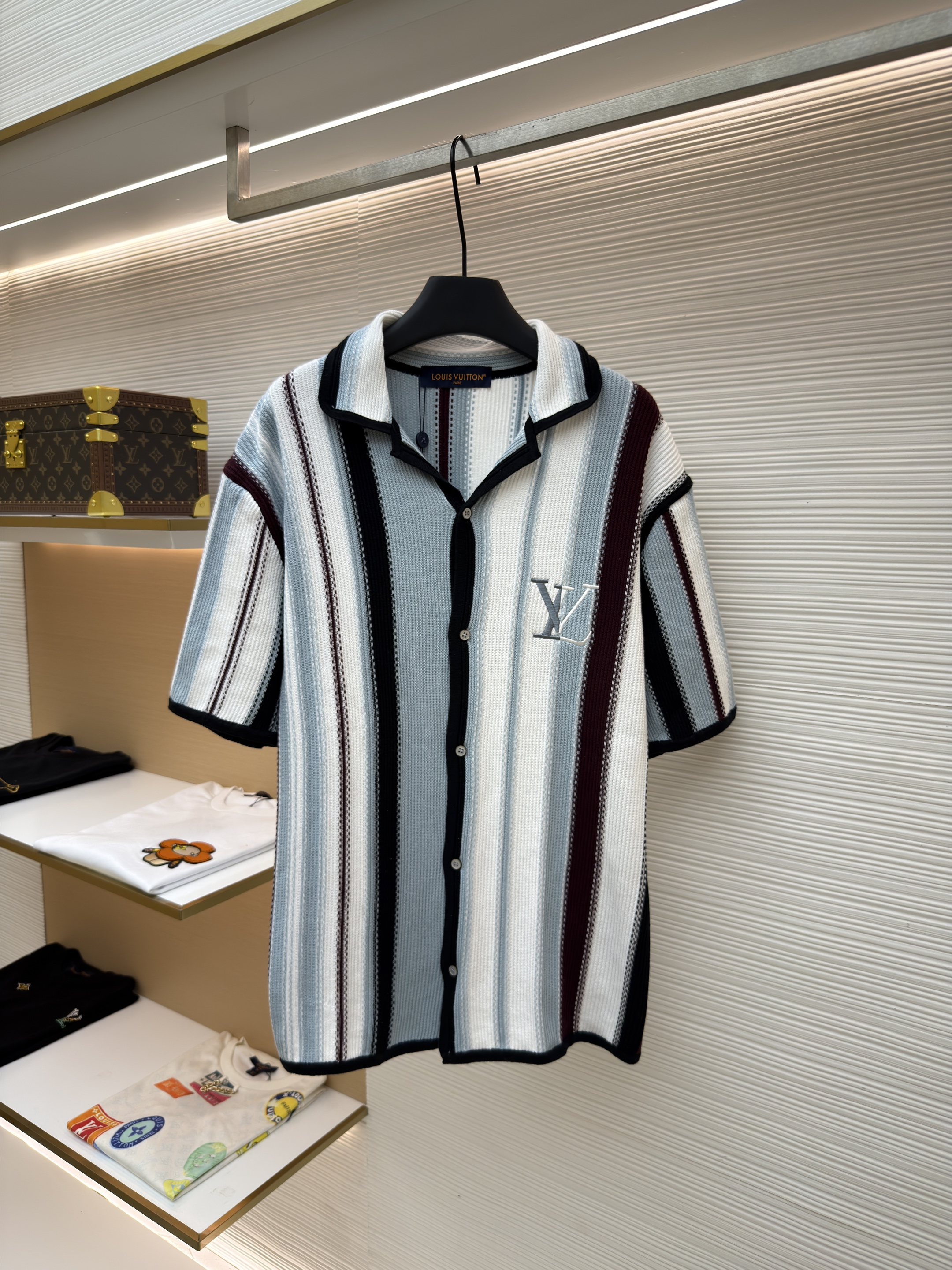 루이비통 스트라이프 크로셰 반팔 셔츠 (X공장)