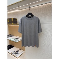 루이비통 가죽 탭 로고 라운드넥 반팔 티셔츠 (X공장)