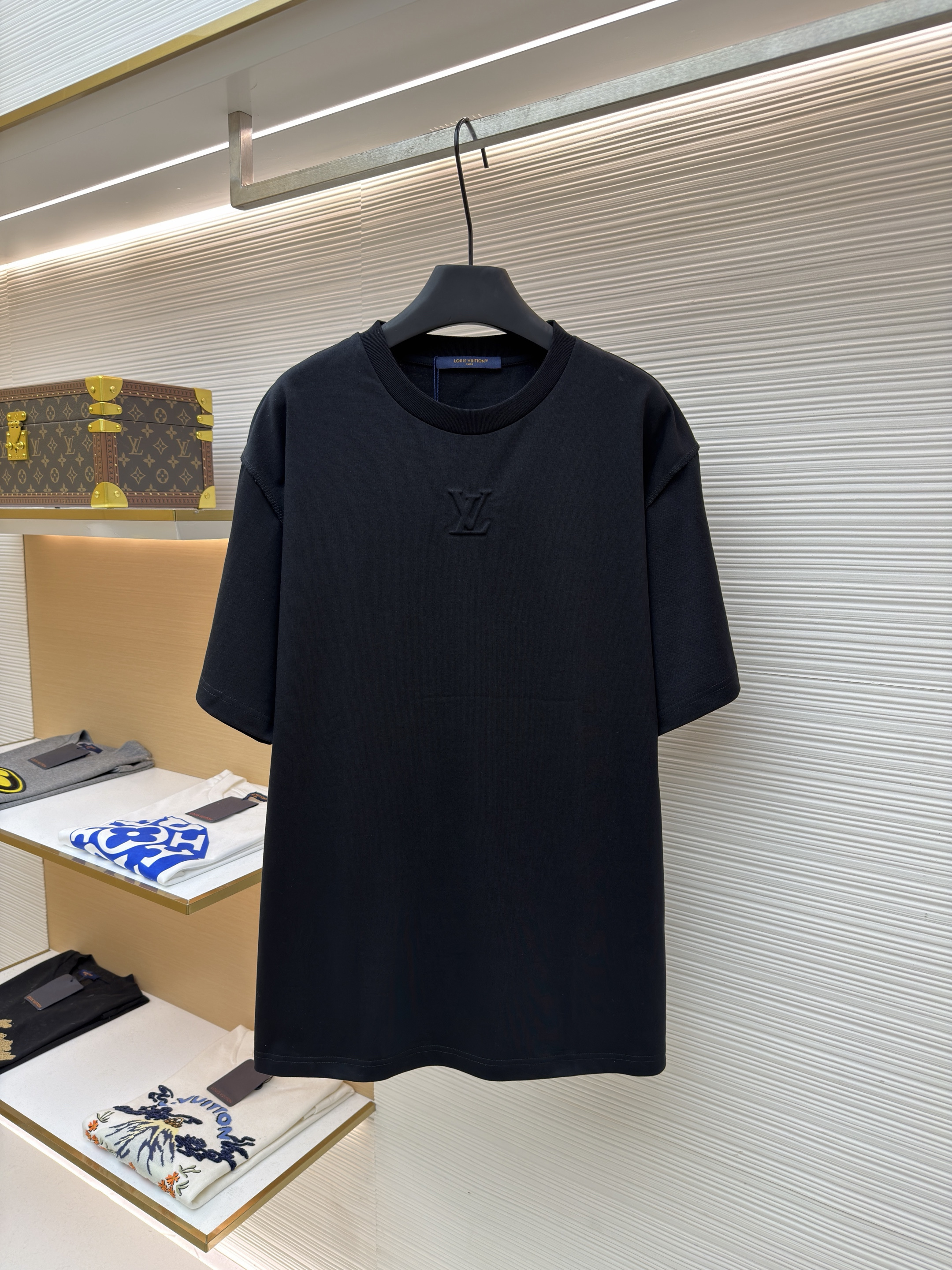 루이비통 엠보싱 스몰 로고 티셔츠 (X공장)