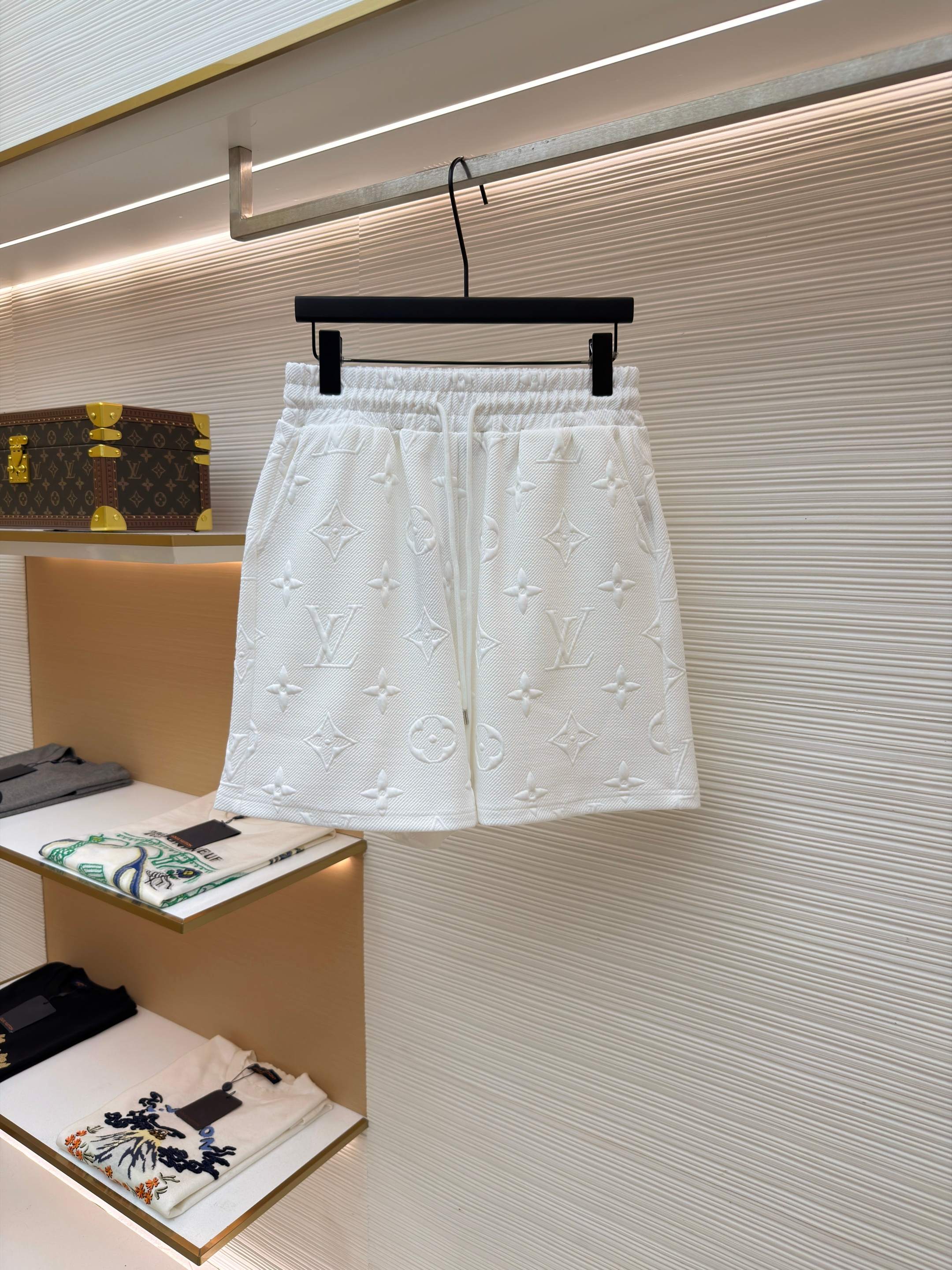 루이비통 모노그램 올오버 엠보싱 반바지 (X공장)