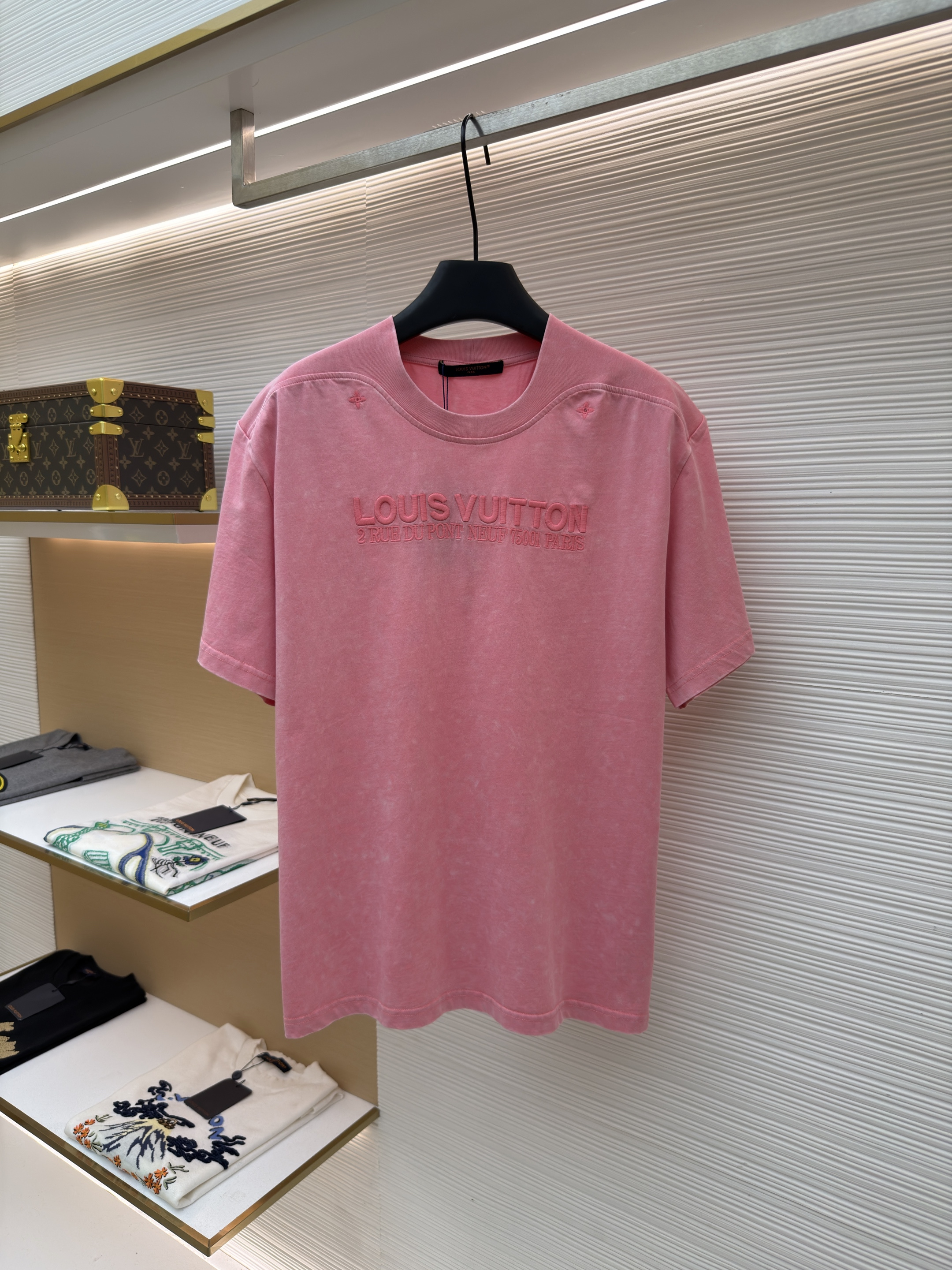 루이비통 워싱 핑크 자수 라운드넥 반팔 티셔츠 (X공장)