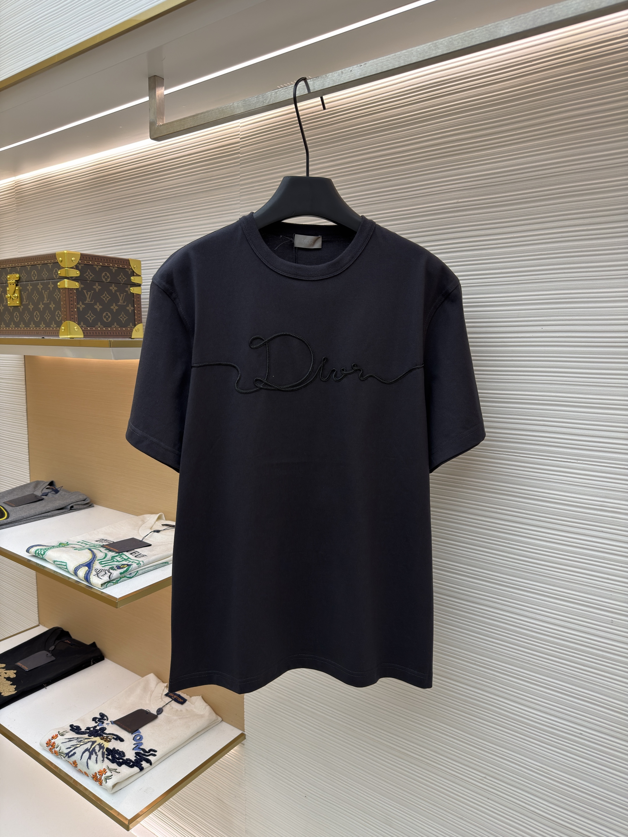 디올 새틴 엠블럼 라운드넥 반팔 티셔츠 (X공장)