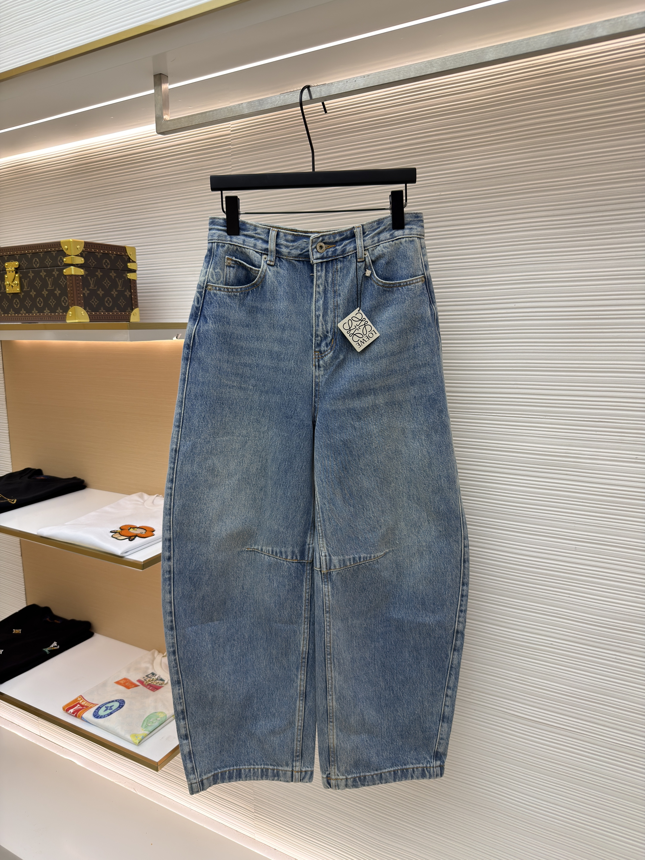 로에베 아나그램 테이퍼드 데님 팬츠