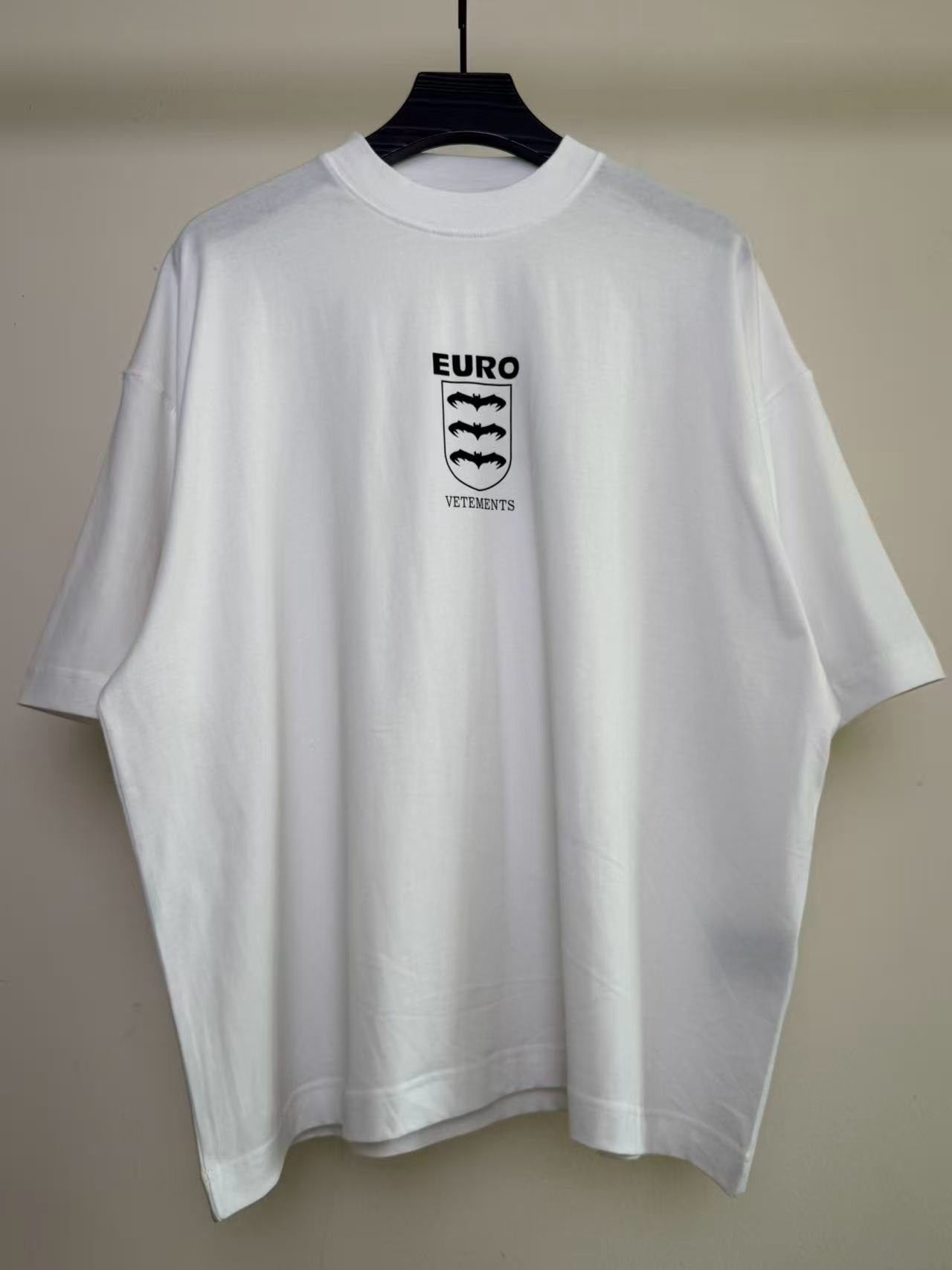 베트멍 유로 로고 프린트 반팔 티셔츠