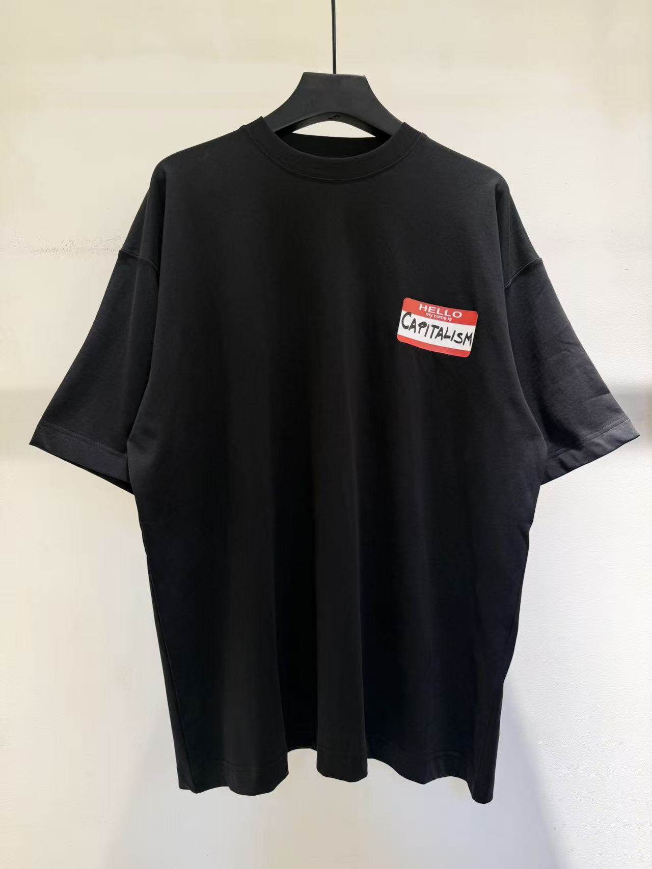 베트멍 헬로 마이 네임 이즈 캐피탈리즘 반팔 티셔츠 블랙