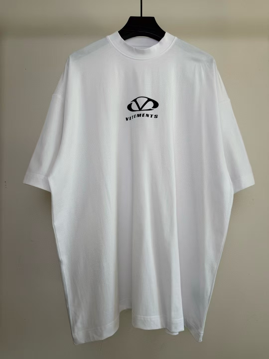 베트멍 오벌 로고 반팔 티셔츠 화이트