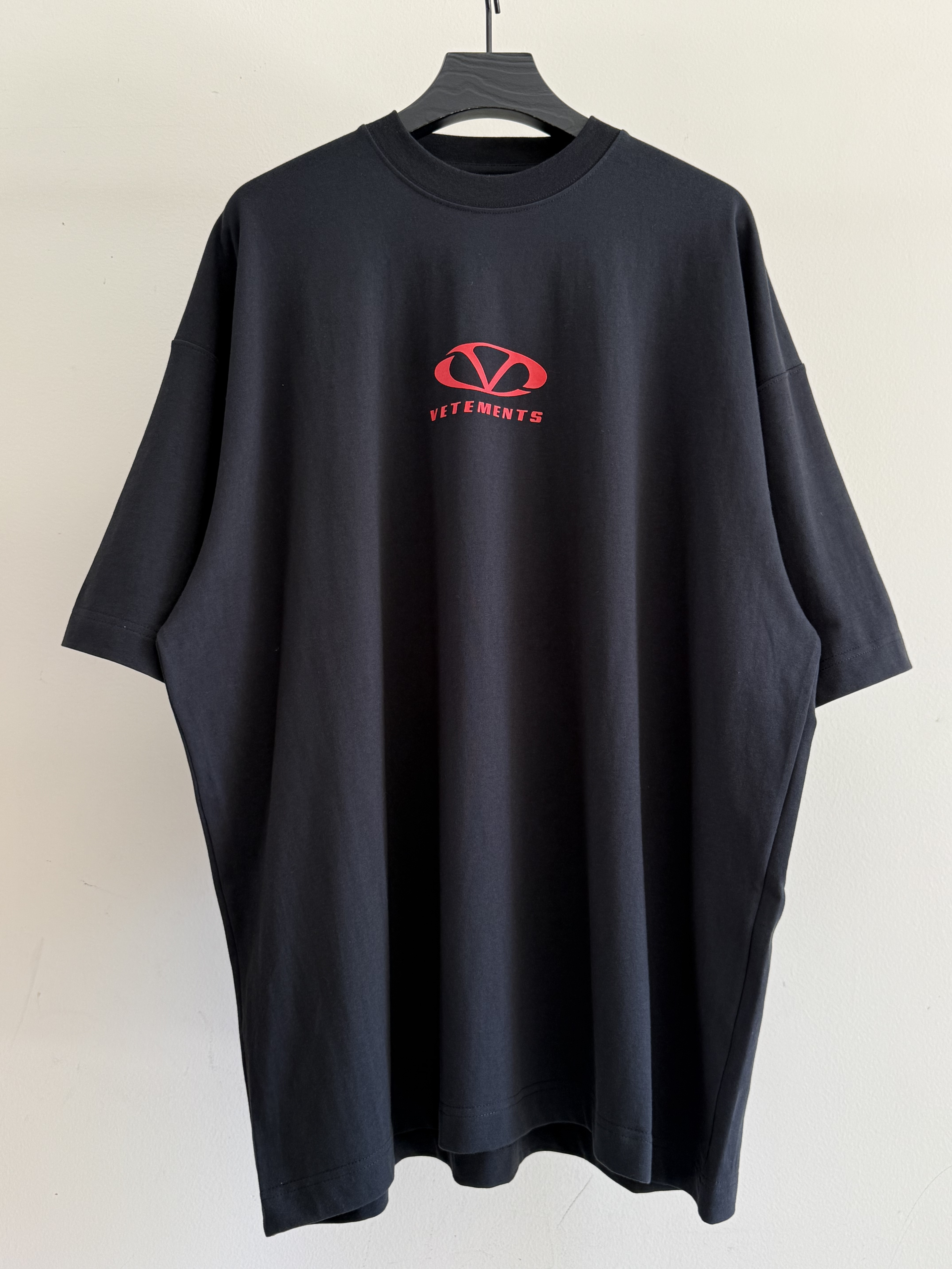 베트멍 오벌 로고 반팔 티셔츠 블랙