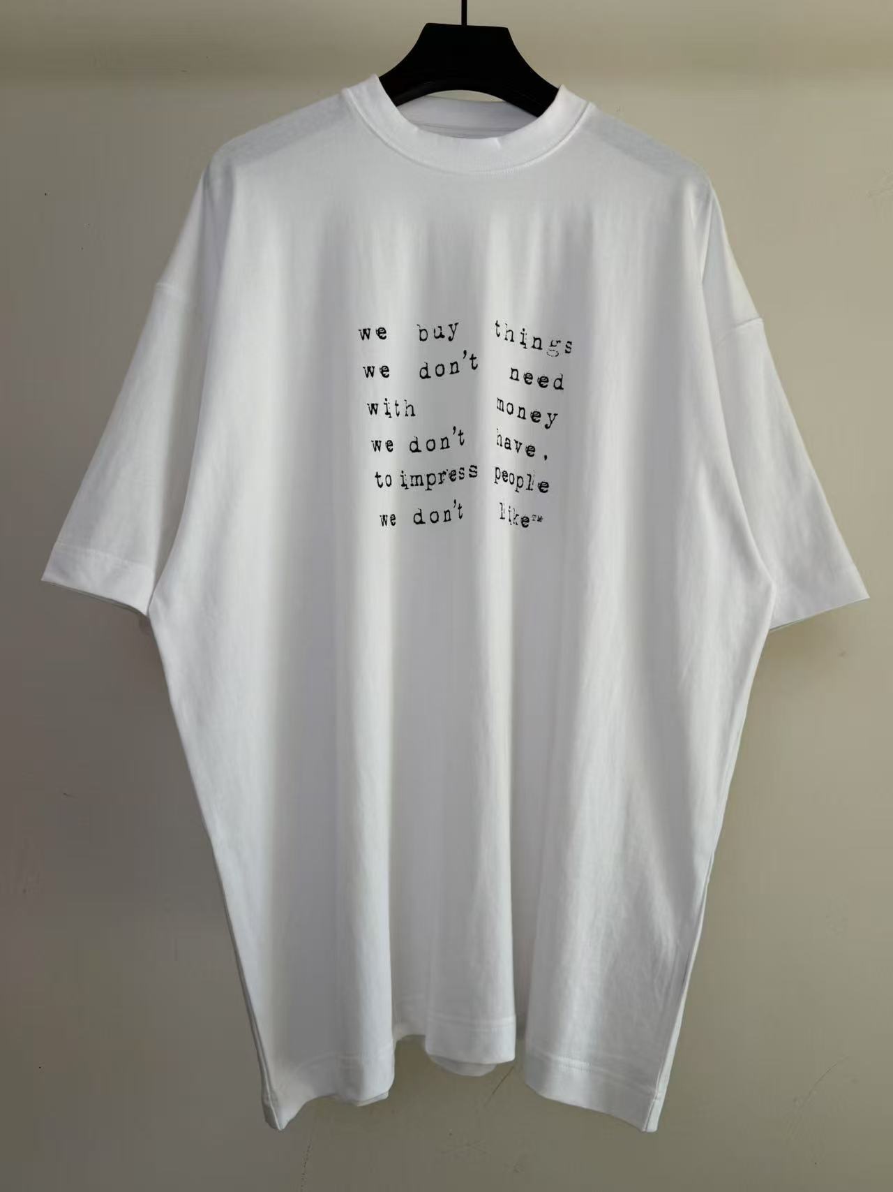 베트멍 화이트 위 바이 띵스 그래픽 반팔 티셔츠