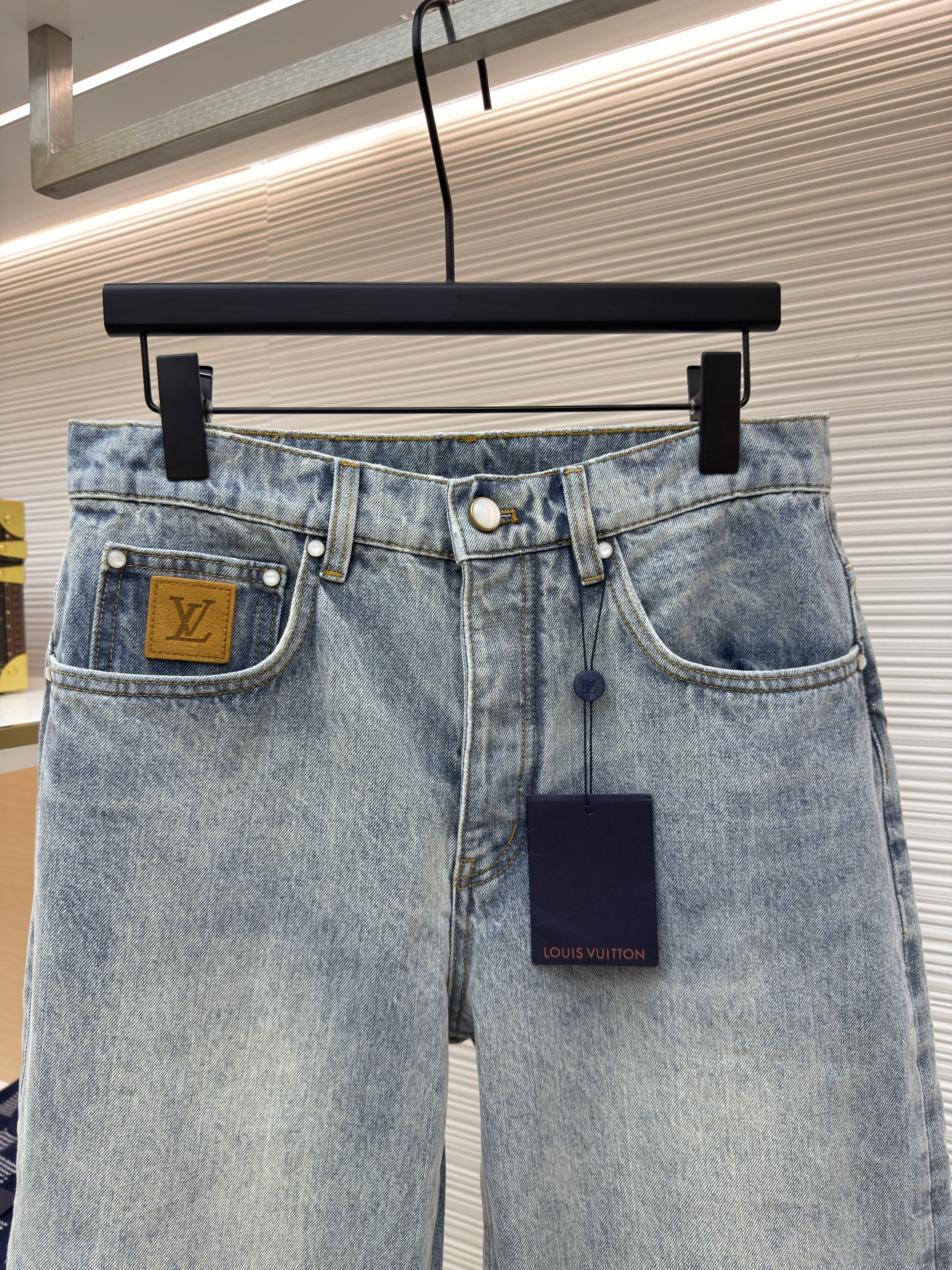 루이뷔통 LOUIS VUITTON 패치 레터링 데님 팬츠 (x공장)