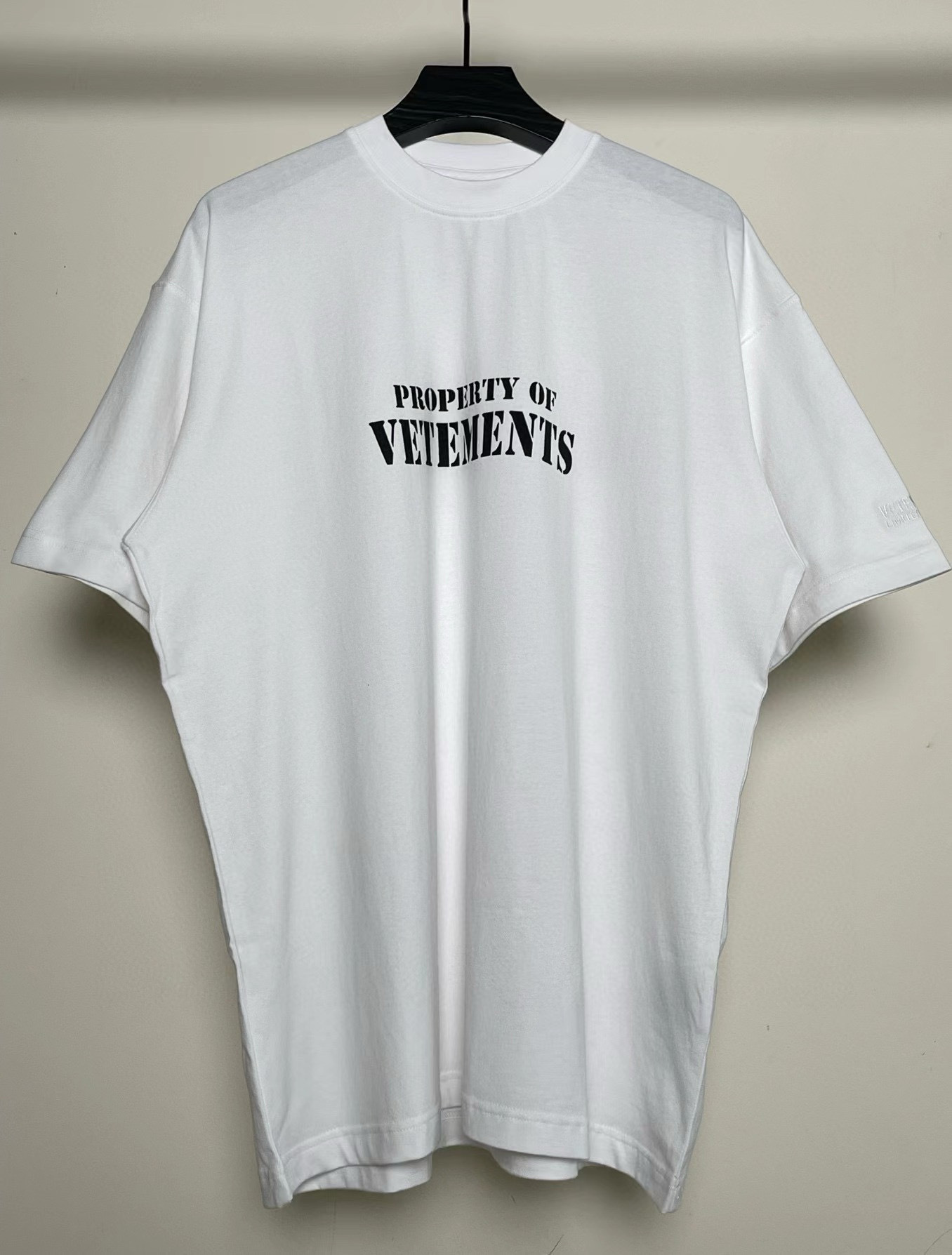 베트멍 프로퍼티 오브 레터링 그래픽 반팔 티셔츠 화이트