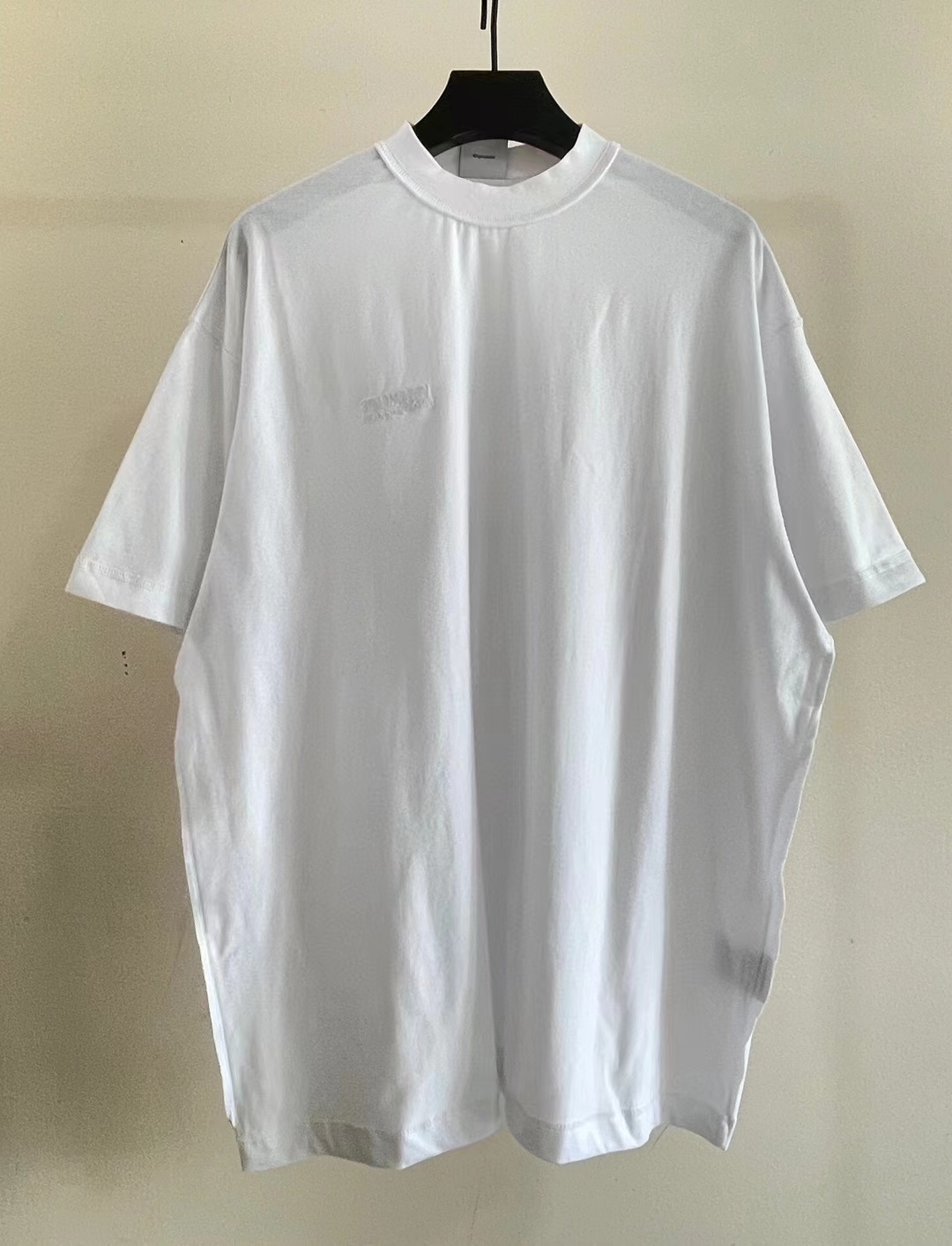 베트멍 리미티드 에디션 태그 아웃 그래픽 반팔 티셔츠 화이트