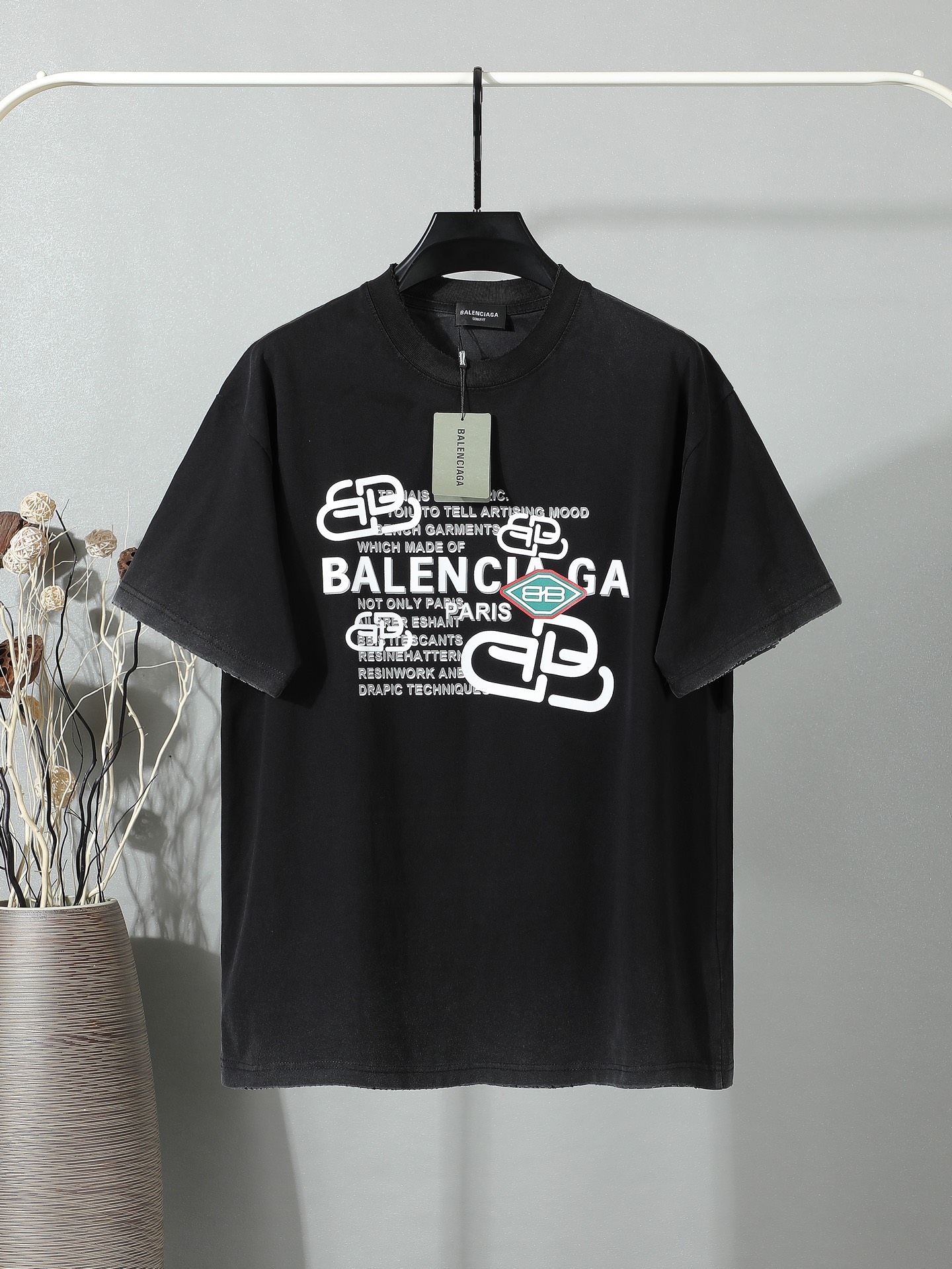 발렌시아가 Balenciaga 26SS 얼리 스프링 신상 레터 로고 프린팅 반팔 티셔츠