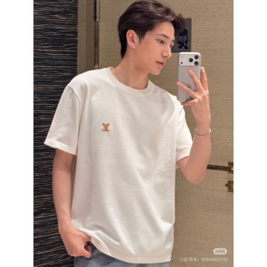 LV 루이비통 26SS 봄·여름 신상 LV 실리콘 압착 반팔 니트입니다.