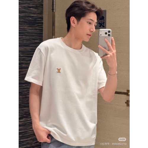 LV 루이비통 26SS 봄·여름 신상 LV 실리콘 압착 반팔 니트입니다.