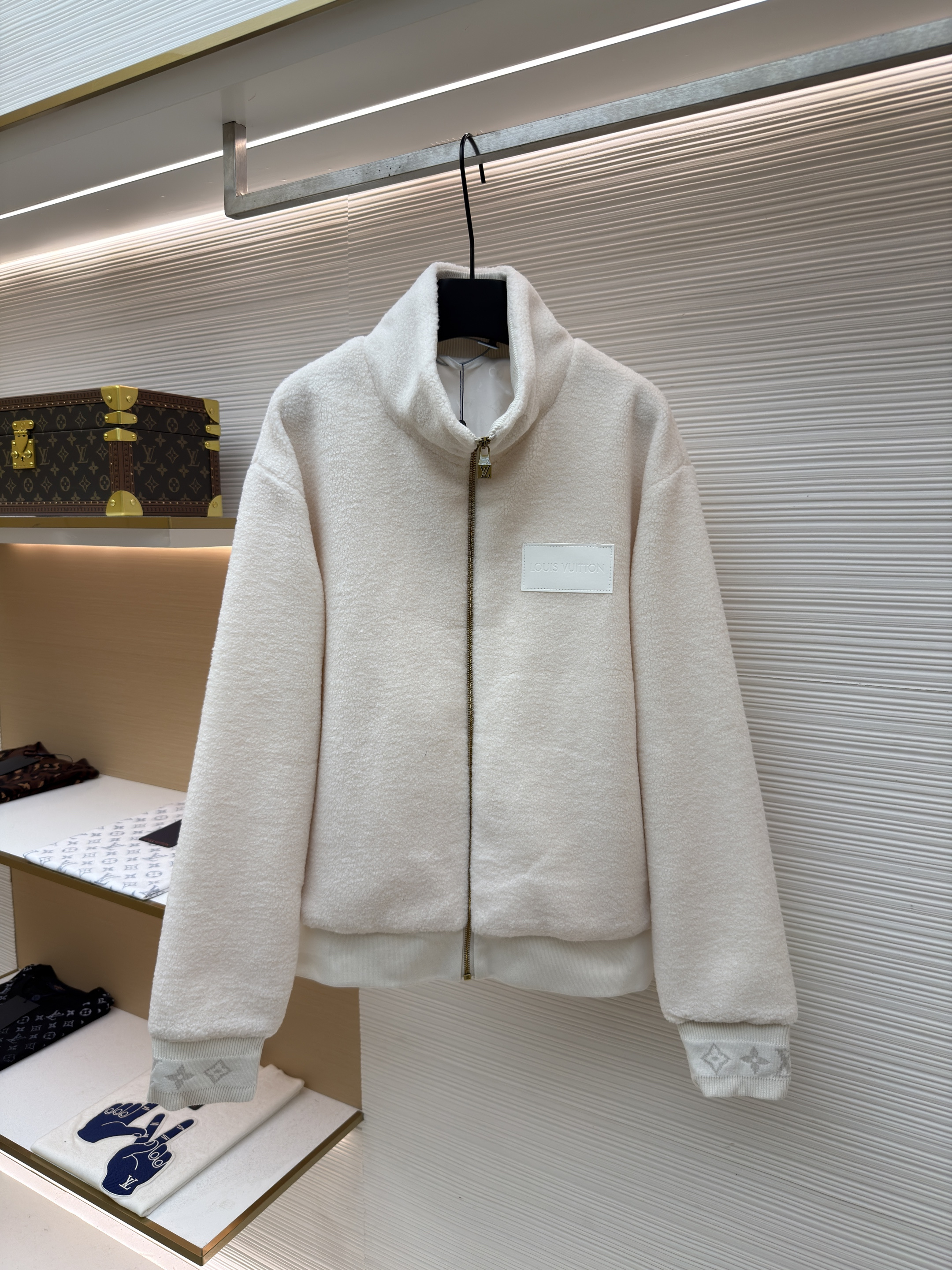 LOUIS VUITTON 스탠드 칼라 자카드 로고 플리스 재킷